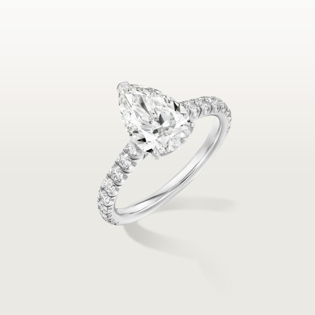 1895钻石戒指，镶嵌梨形切割钻石，铺镶钻石  铂金