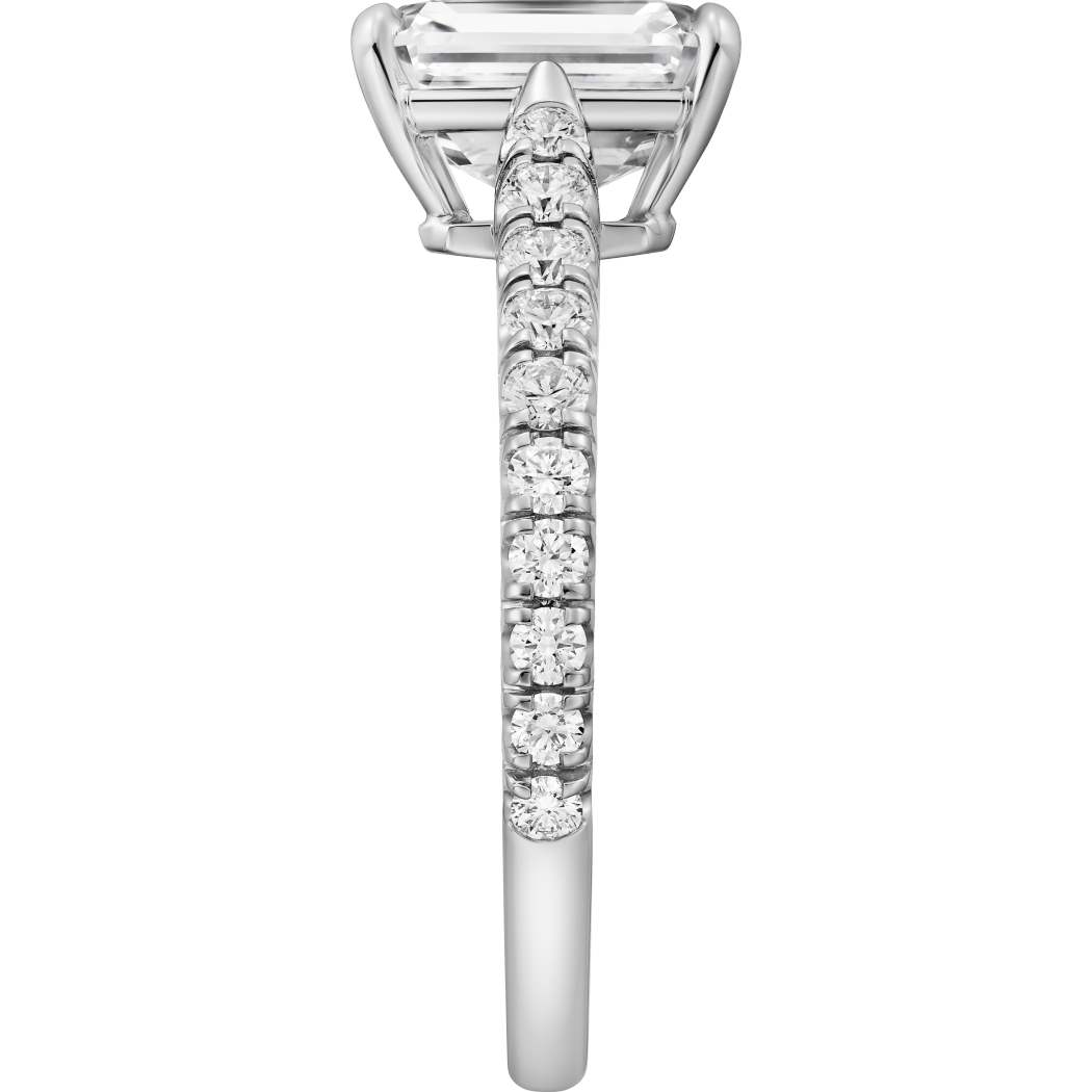 1895钻石戒指，镶嵌梨形切割钻石，铺镶钻石  铂金